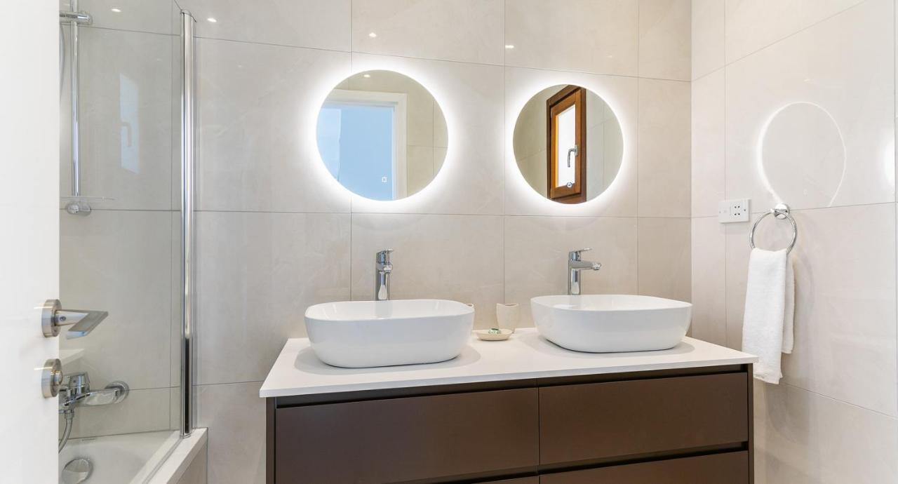 Modern Apartment Nz11 Large Balconies With Sea And Mountain Views Kouklia Buitenkant foto
