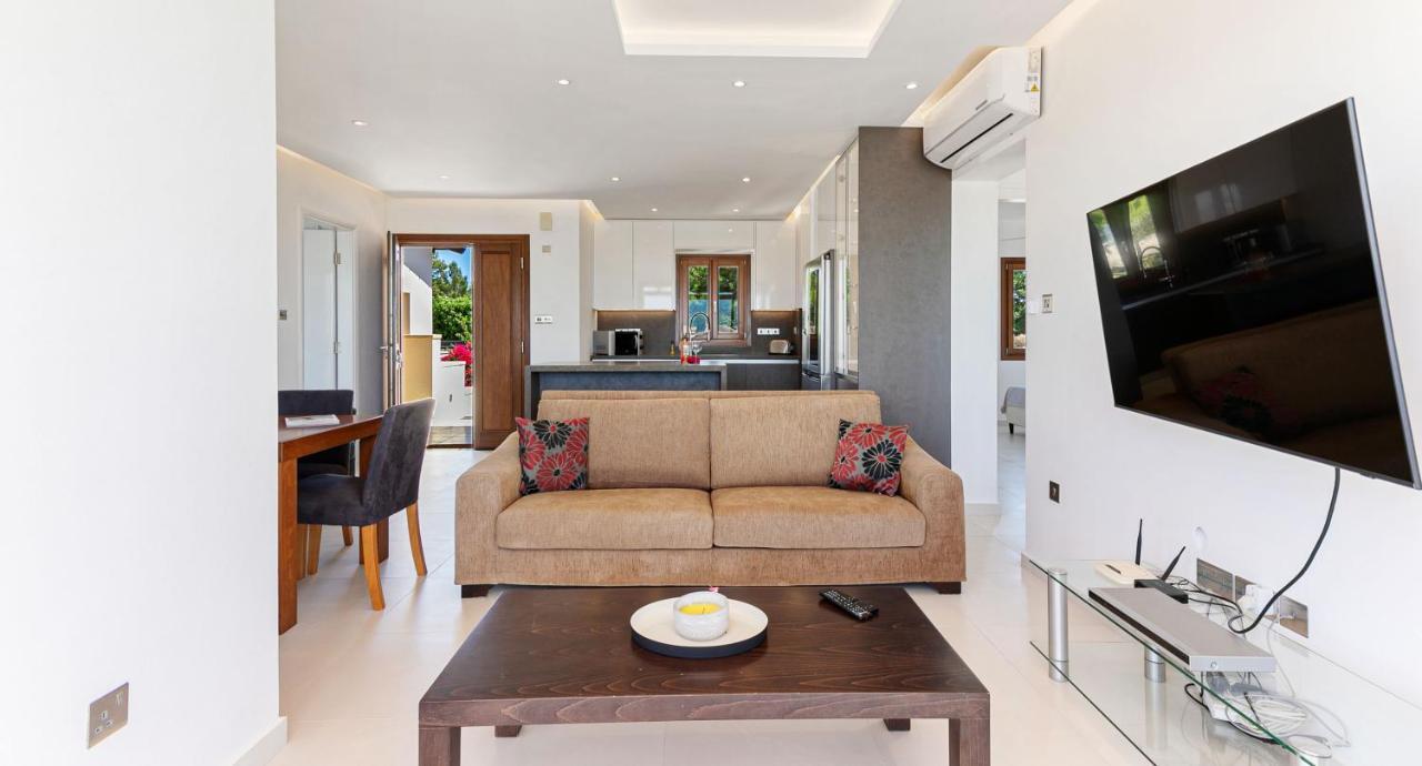 Modern Apartment Nz11 Large Balconies With Sea And Mountain Views Kouklia Buitenkant foto